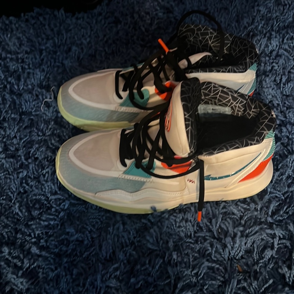 Boys basketball sneakers